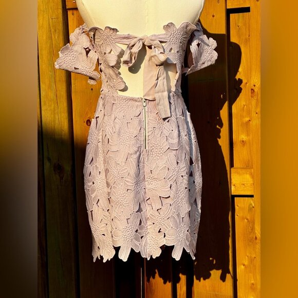 🆕 SAYLOR x FREE PEOPLE 🧿 NWOT Dahlia Lace Off Shoulder Tie Mini Dress - Sz S - Picture 6 of 16